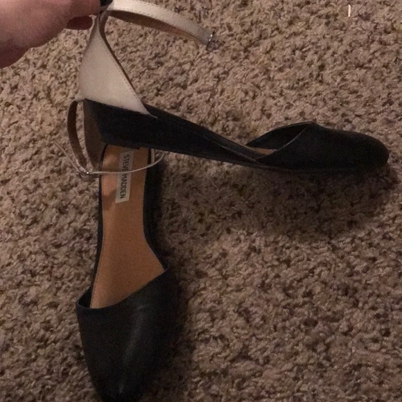 Black & White Flats - Picture 2 of 5